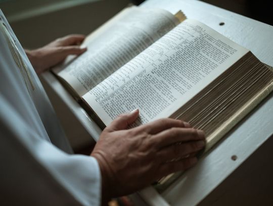 Biblia na Komunię – tradycja, która łączy pokolenia