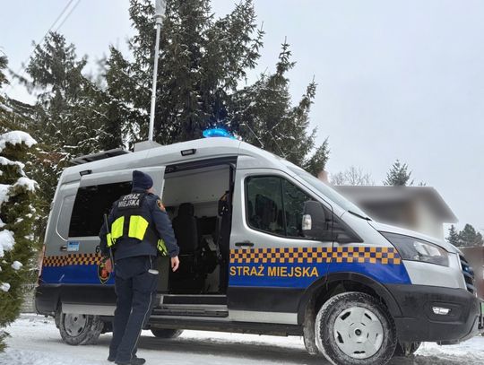 Elektryczny smogowóz ruszył na ulice. Ponad 500 kontroli miesięcznie i zero taryfy ulgowej dla trucicieli