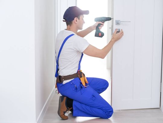 Ile kosztuje awaryjne otwieranie drzwi w Warszawie – od czego zależy cena Ile kosztuje awaryjne otwieranie drzwi w Warszawie – od czego zależy cena