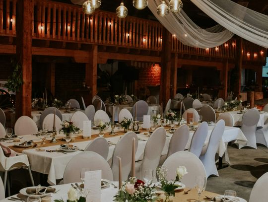 Od przemysłu, przez eventy, po sypialnię. Jak gentryfikacja wymusza ucieczkę branży weselnej z Woli.