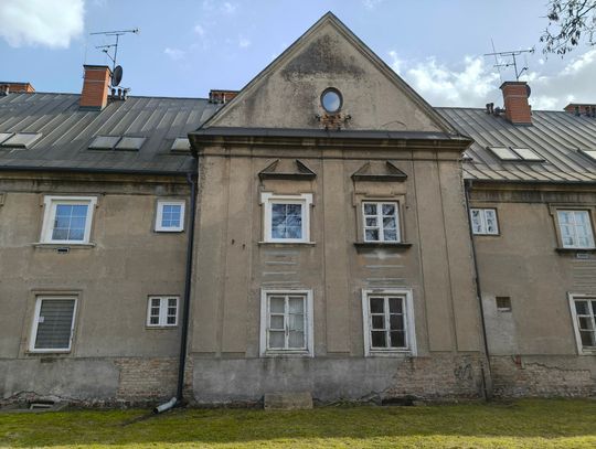 Osiedle w stylu dworkowym tuż przy Dworcu Zachodnim. Czym są „Wolskie Pięciochatki”?