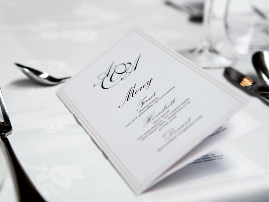 Planowanie przyjęcia bez stresu – jak znaleźć odpowiednią przestrzeń i uniknąć błędów