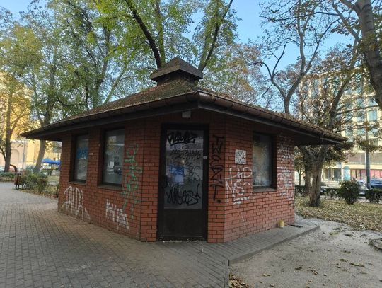 Studnia przy al. Solidarności 92 do likwidacji. Dzielnica zapowiada budowę nowej
