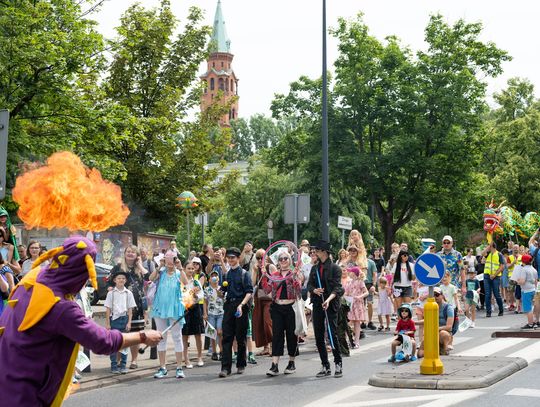 Świętowanie na Muranowie. Warszawiacy tłumnie ruszą w paradzie przebrani za smoki