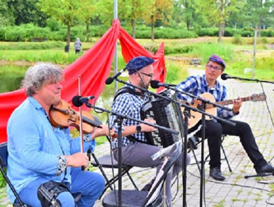 Swing na zakończenie lata – finał cyklu „Pałace Czarów” w Parku Szymańskiego