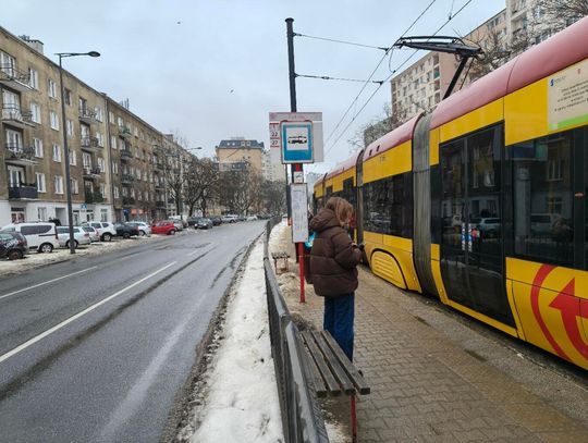 Torowisko tramwajowej przy ul. Okopowej potrzebuje remontu Torowisko tramwajowej przy ul. Okopowej potrzebuje remontu