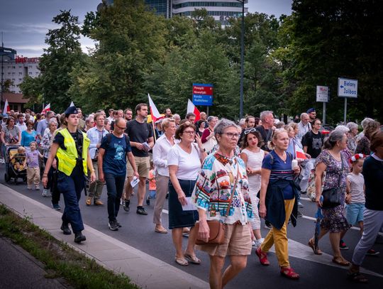 Ulicami Woli przeszedł Marsz Pamięci. „Nie ma takiego kamienia, który nie jest uświęcony krwią”