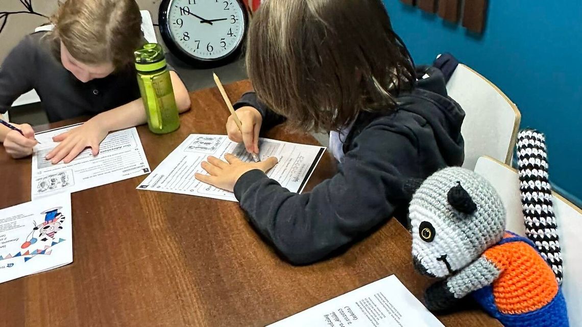 Angielski dla dzieci Warszawa – jak wybrać szkołę, która naprawdę rozwinie językowe umiejętności Twojego dziecka?