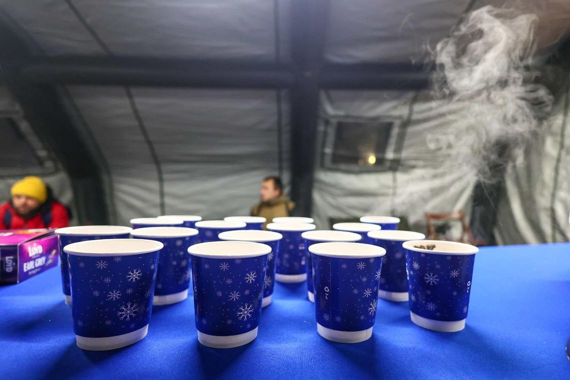 Mróz nie odpuszcza. Ogrzewane namioty i nocne autobusy – Warszawa uruchamia pomoc dla mieszkańców Mróz nie odpuszcza. Ogrzewane namioty i nocne autobusy – Warszawa uruchamia pomoc dla mieszkańców