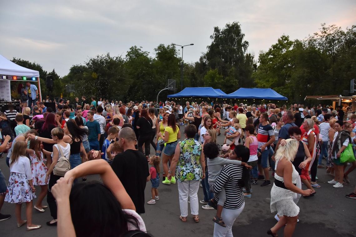 Powrót potańcówek na Woli: Roztańczony cykl imprez wrócił do Parku Szymańskiego!