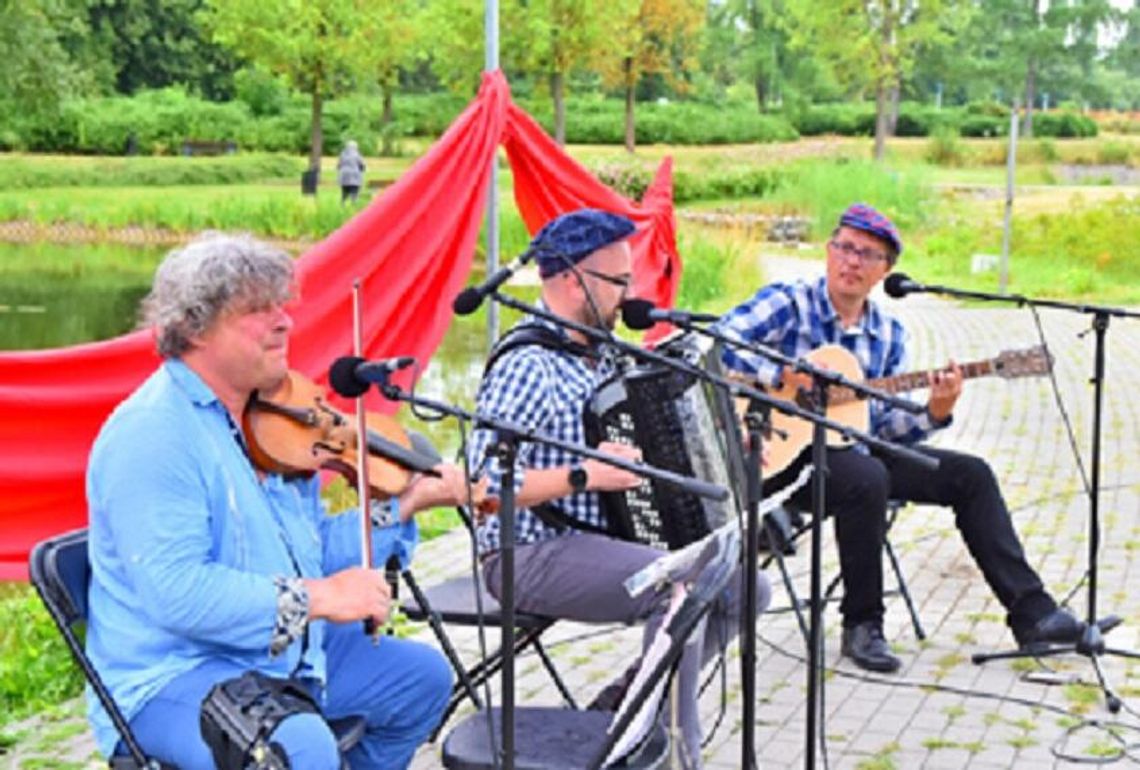 Swing na zakończenie lata – finał cyklu „Pałace Czarów” w Parku Szymańskiego