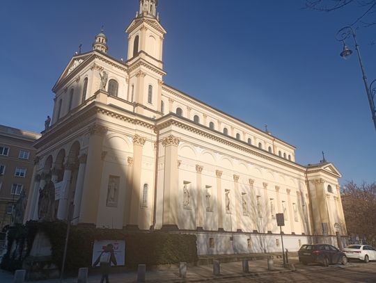 Kościół na Chłodnej z odnowionymi trzema elewacjami