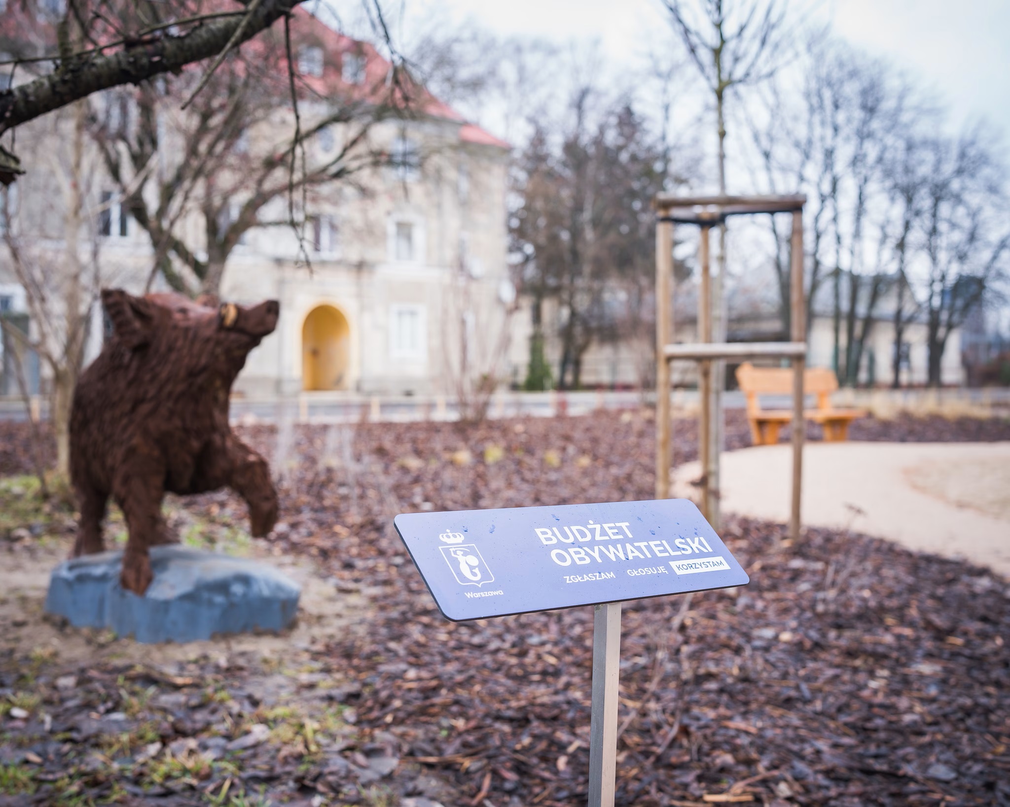 Nowy zielony zakątek przy Kozielskiej na Woli powstał w ramach zgłoszonego projektu do Budżetu Obywatelskiego.