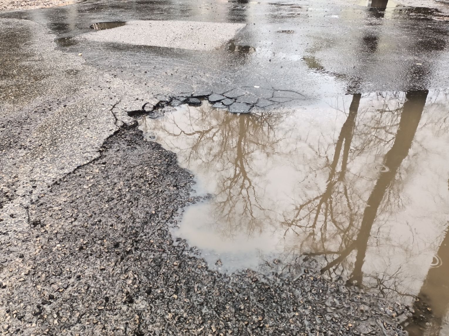 Obraz zawierający ziemia, na wolnym powietrzu, kałuża, woda

Opis wygenerowany automatycznie